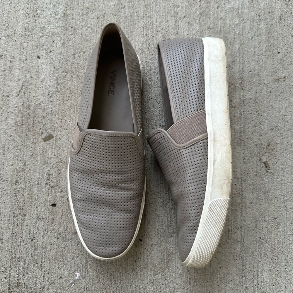 Vince Women's Blair Slip On Sneakers Loafer size 9